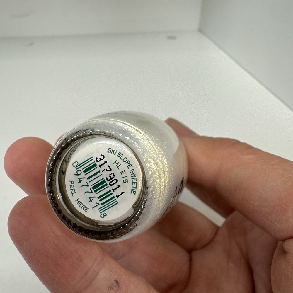 OPI Nail Lacquer Ski Slope Sweetie Nail Polish 0.5 fl. oz New - Picture 3 of 3